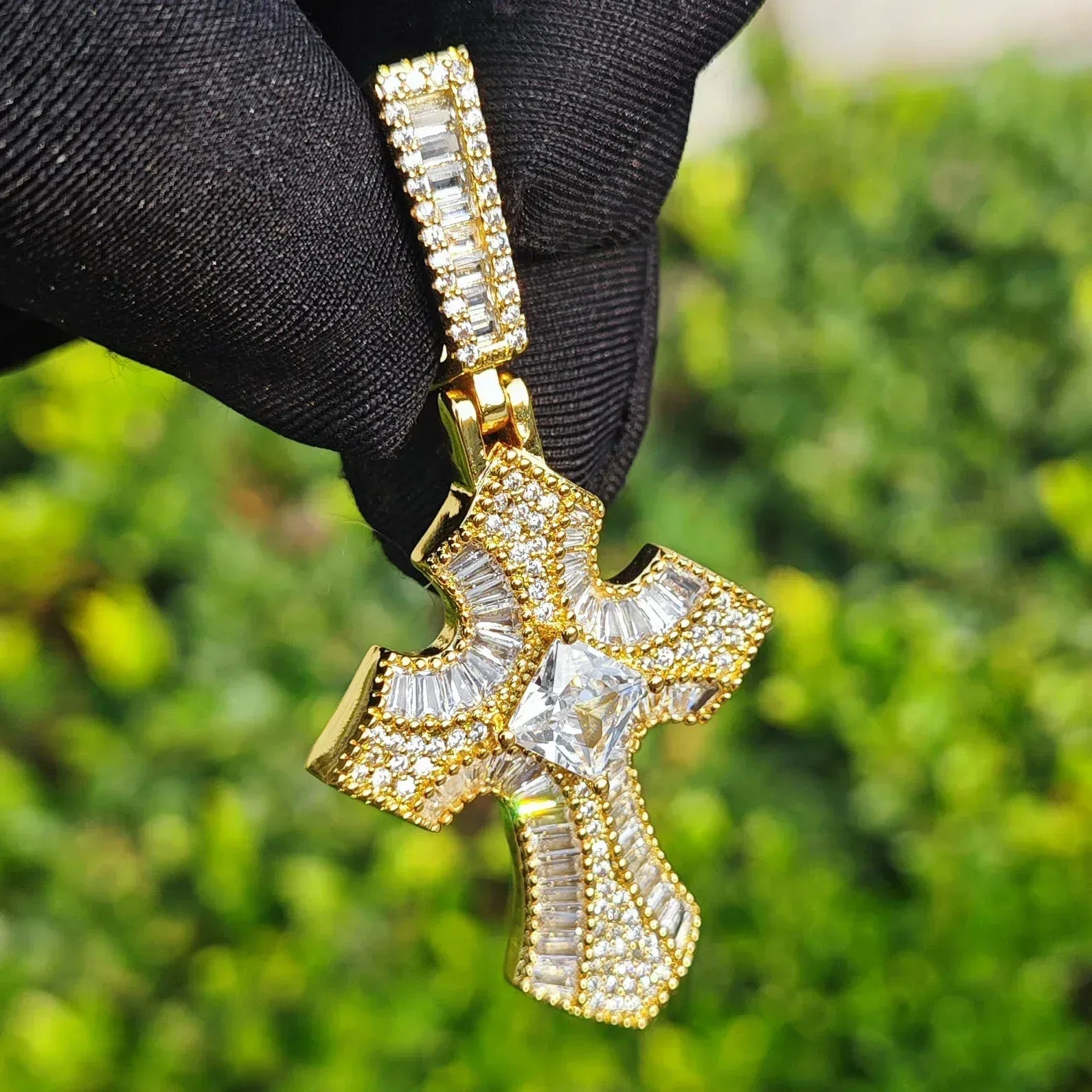 Iced Out Cross Pendant Necklace for Men – Hip Hop CZ - CaratixJewelry